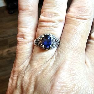 Pretty Vintage Sterling 925 and blue stone ring
